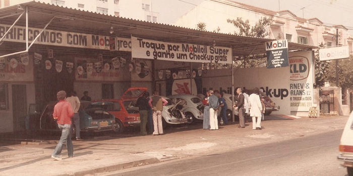 Foto histórica da oficina Cernev Morlans em seus primeiros anos, circa 1960